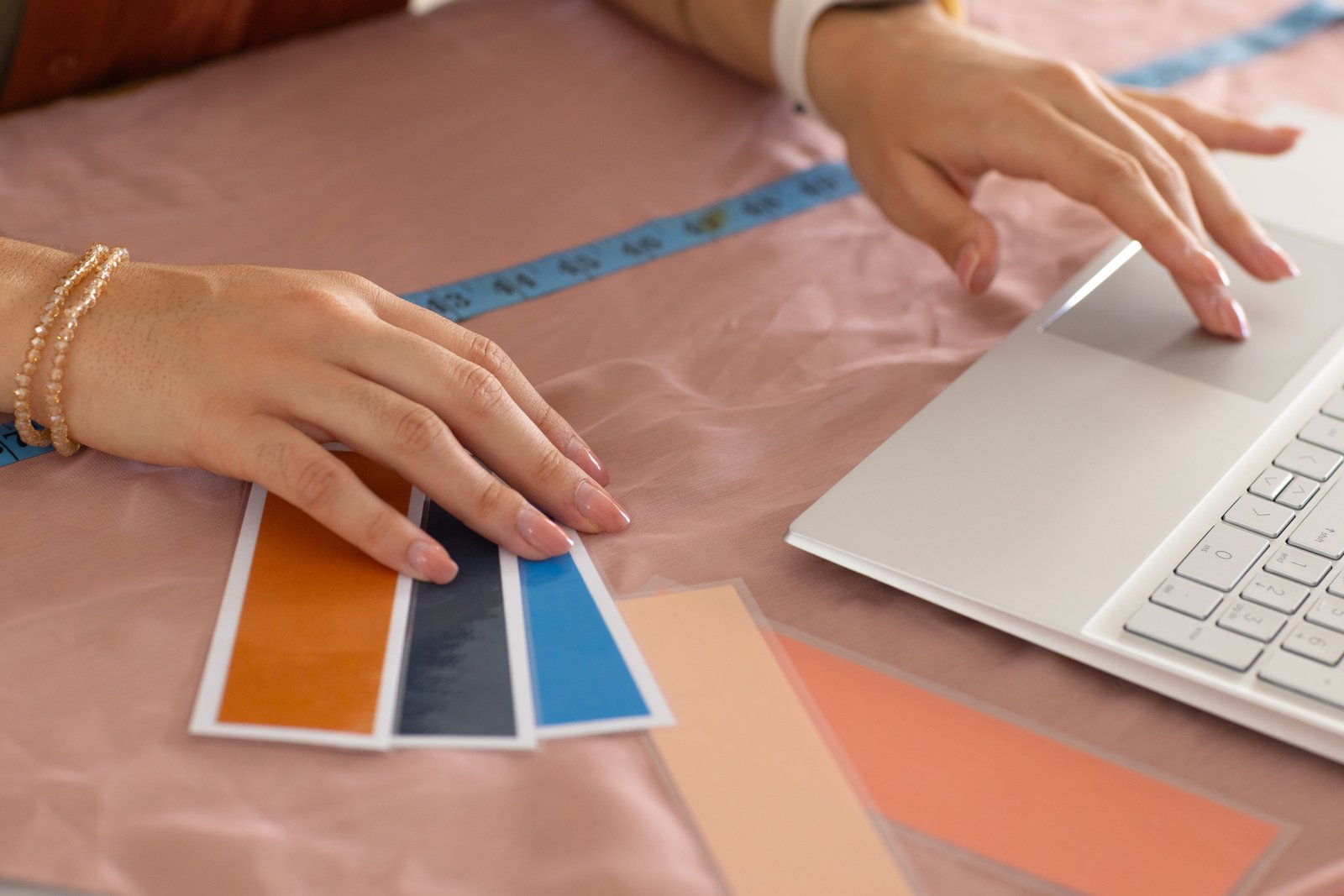 How to choose the right colors for your brand